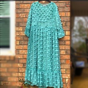 Dainty Jewel’s “PETALS IN THE WIND”🌿